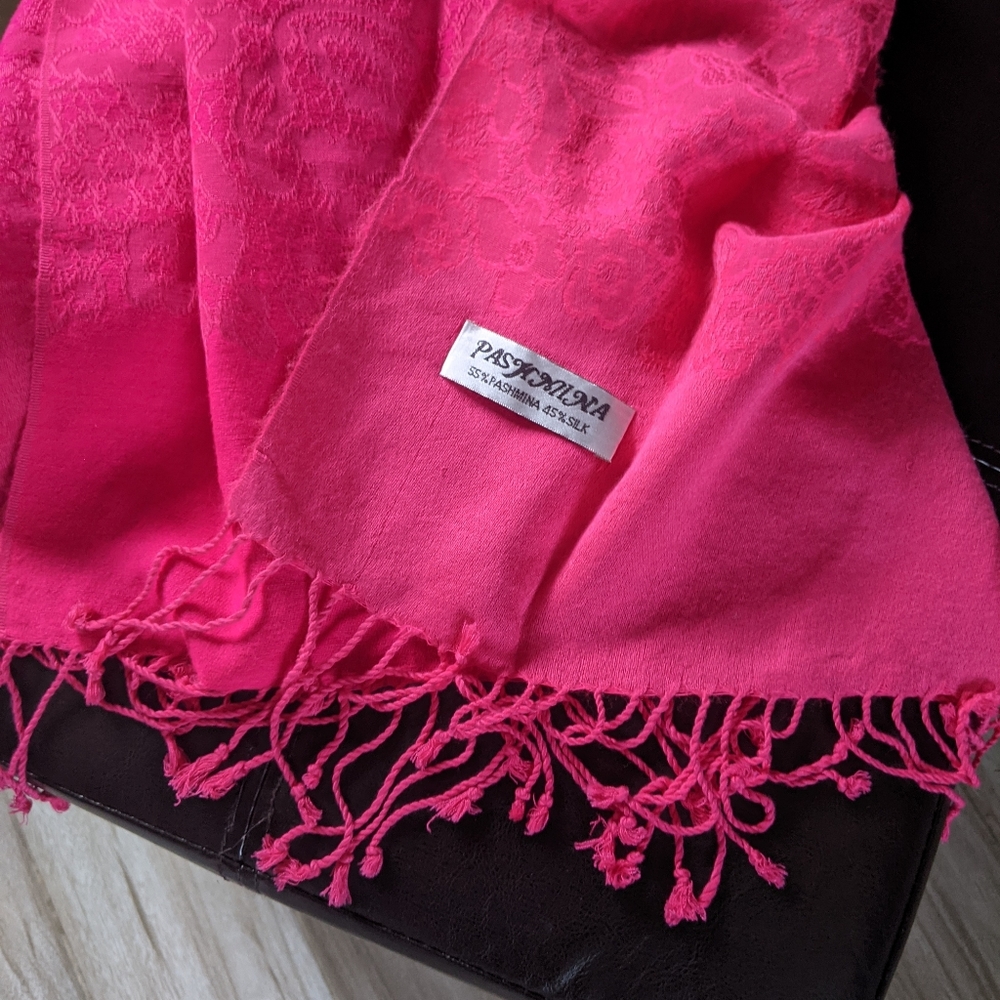Vibrant raspberry-pink genuine Pashmina